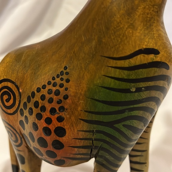 Hand carved giraffe, by craftsmen of Kenya from African muhuhu wood 12” tall - Picture 17 of 17
